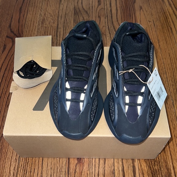 adidas Yeezy 700 V3 Dark Glow (NWT) - Picture 7 of 8